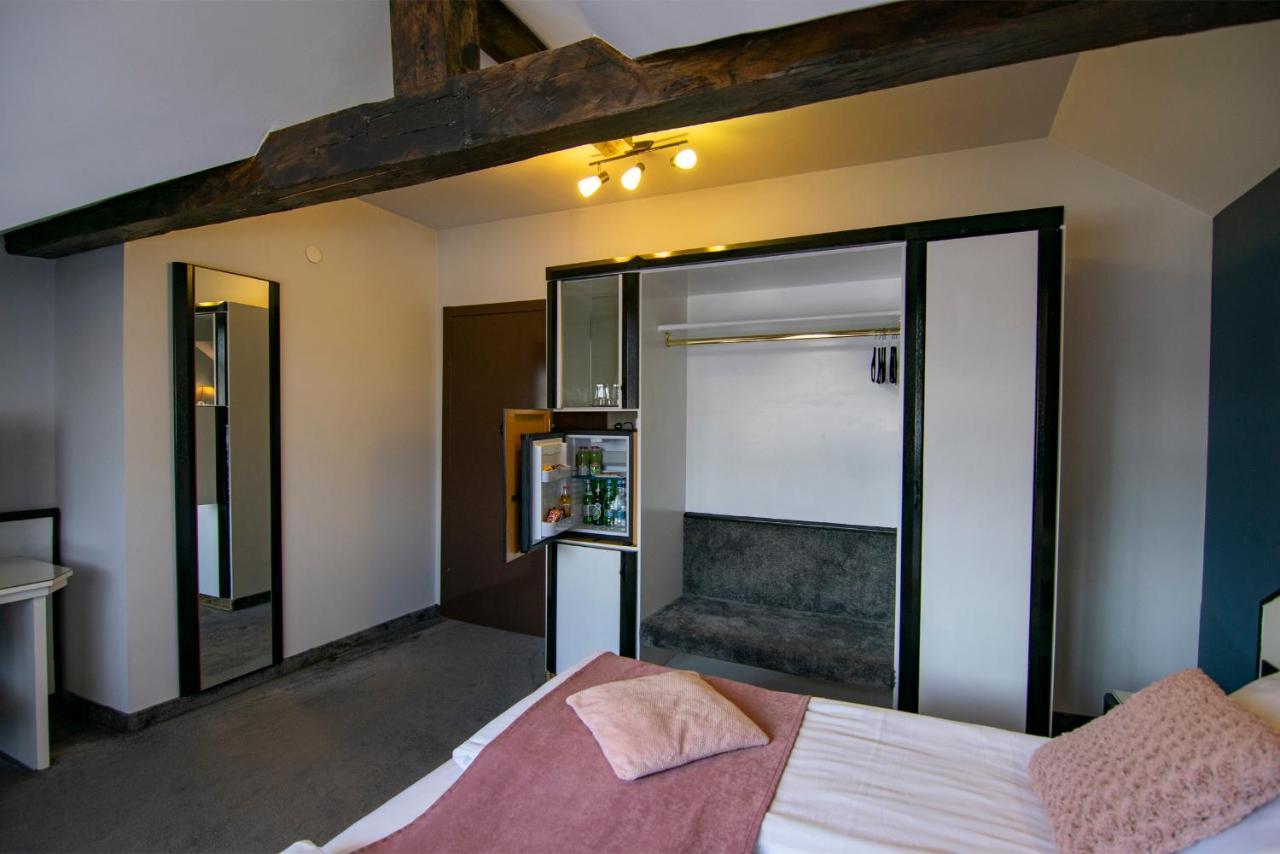 La Conacul Vesel Hotel Săpînţa Eksteriør billede