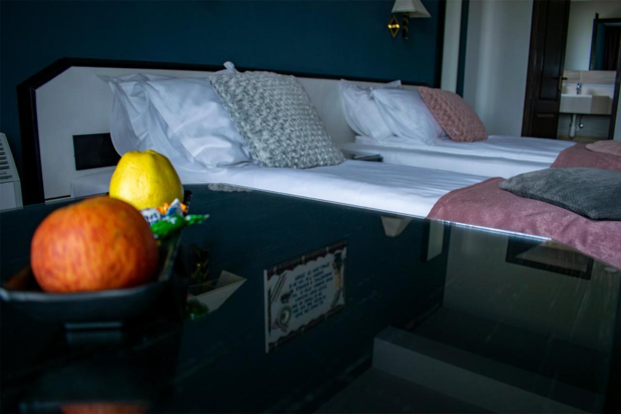 La Conacul Vesel Hotel Săpînţa Eksteriør billede
