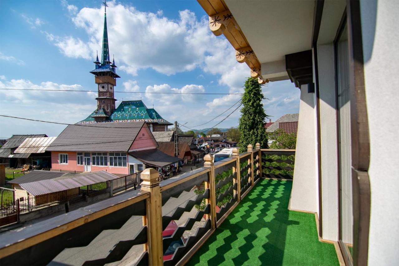La Conacul Vesel Hotel Săpînţa Eksteriør billede