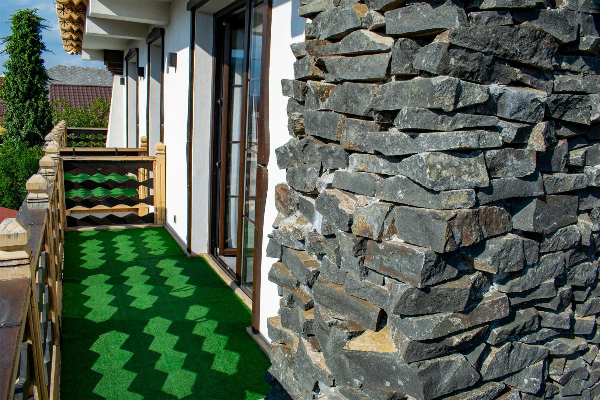 La Conacul Vesel Hotel Săpînţa Eksteriør billede