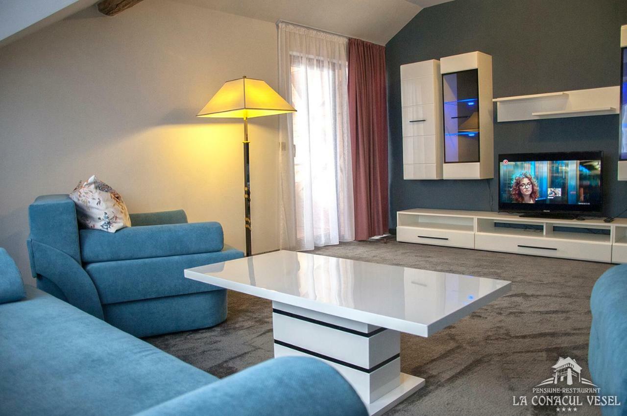 La Conacul Vesel Hotel Săpînţa Eksteriør billede