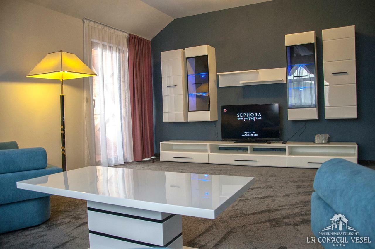 La Conacul Vesel Hotel Săpînţa Eksteriør billede