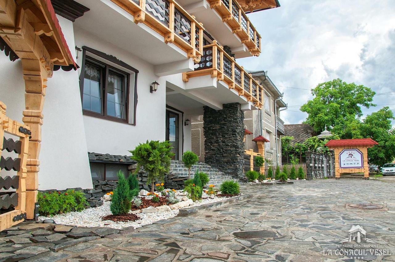 La Conacul Vesel Hotel Săpînţa Eksteriør billede