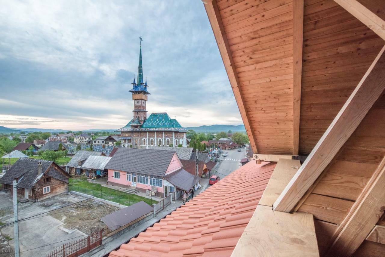 La Conacul Vesel Hotel Săpînţa Eksteriør billede